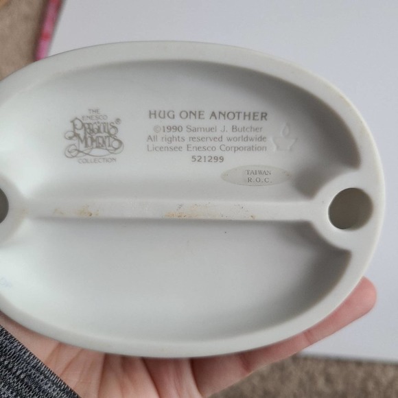 Precious Moments Figurine - Hug One Another - Picture 6 of 6